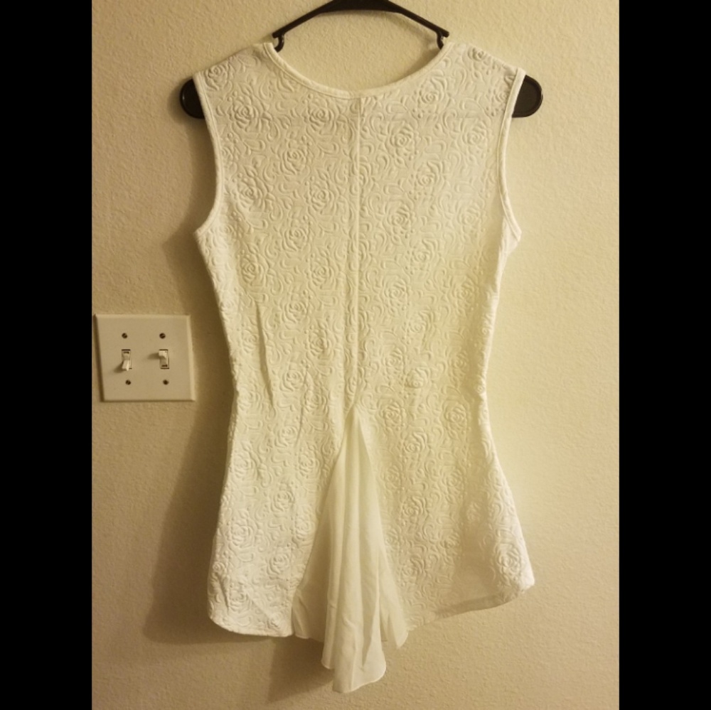 Top - Picture 2 of 4